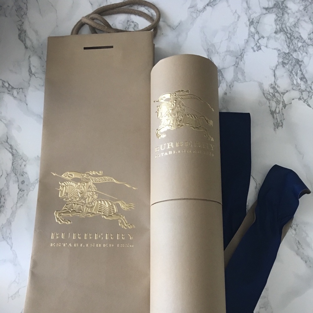 Burberry Scarf Gift Bag Set